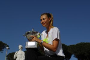 Maria Sharapova sul Pietrangeli dopo il trionfo (foto Baccara)