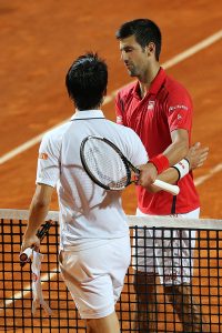 Kei Nishikori e Novak Djokovic (Foto Giampiero Sposito)