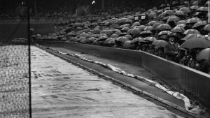 Il Centre Court di Wimbledon durante una giornata di pioggia, durante l'edizione del 1922